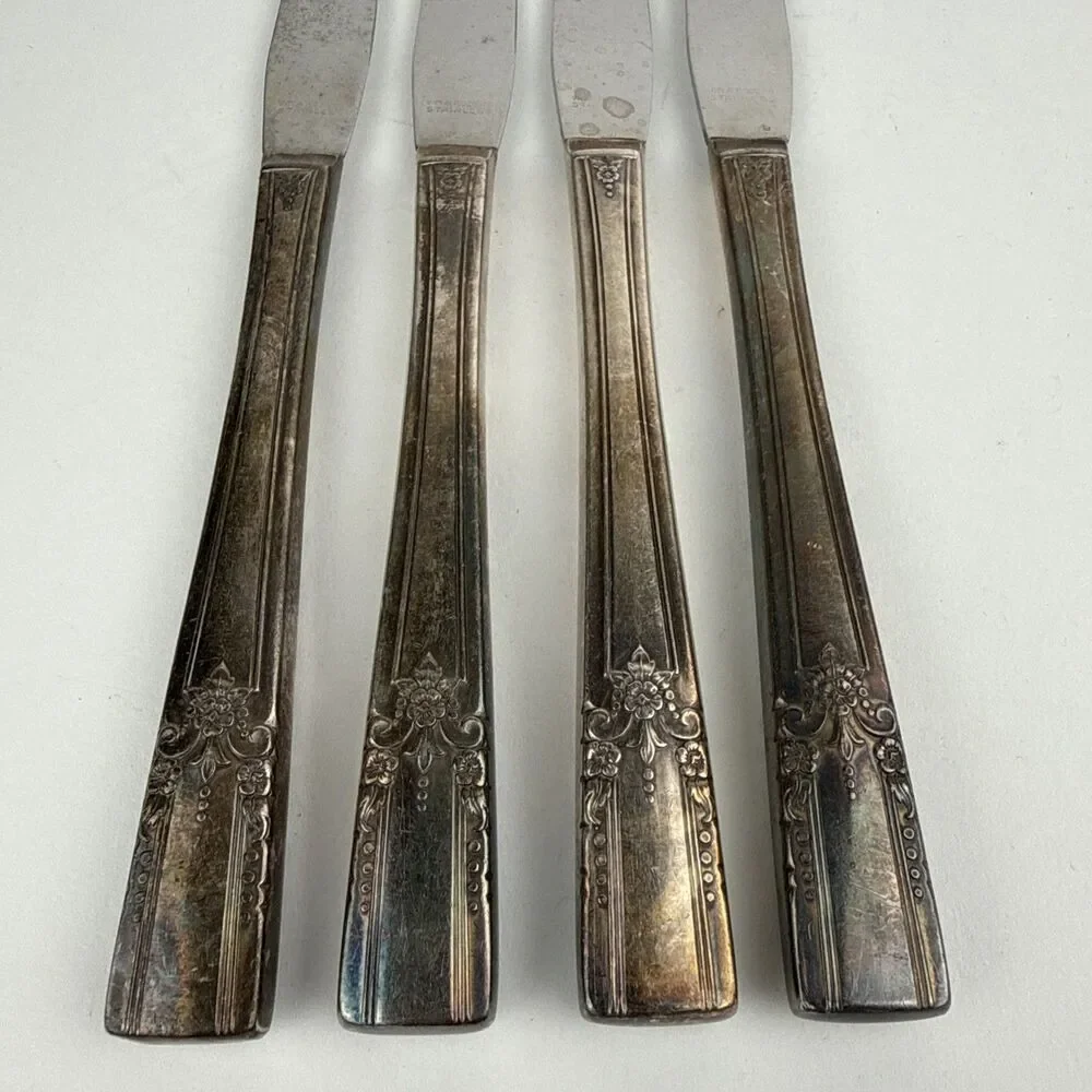 4 Wm A Rogers 1940 ARTISTIC Pattern Grille or Viande Knives Oneida Ltd